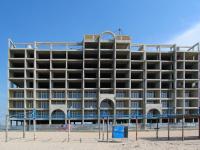 Комплекс апартаментов на берегу песчаного пляжа